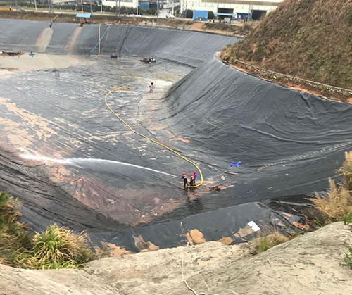 若尔盖废水池清理